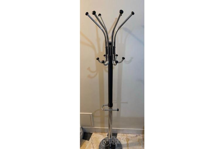 جا لباسی فلزی