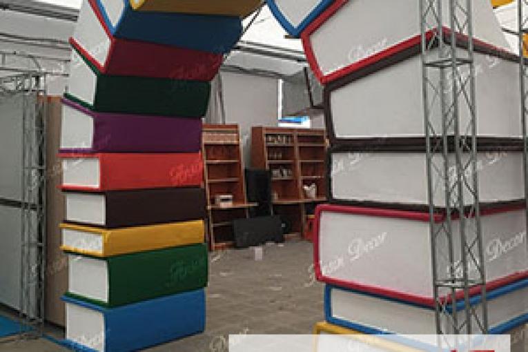 ماکت سر در کتاب